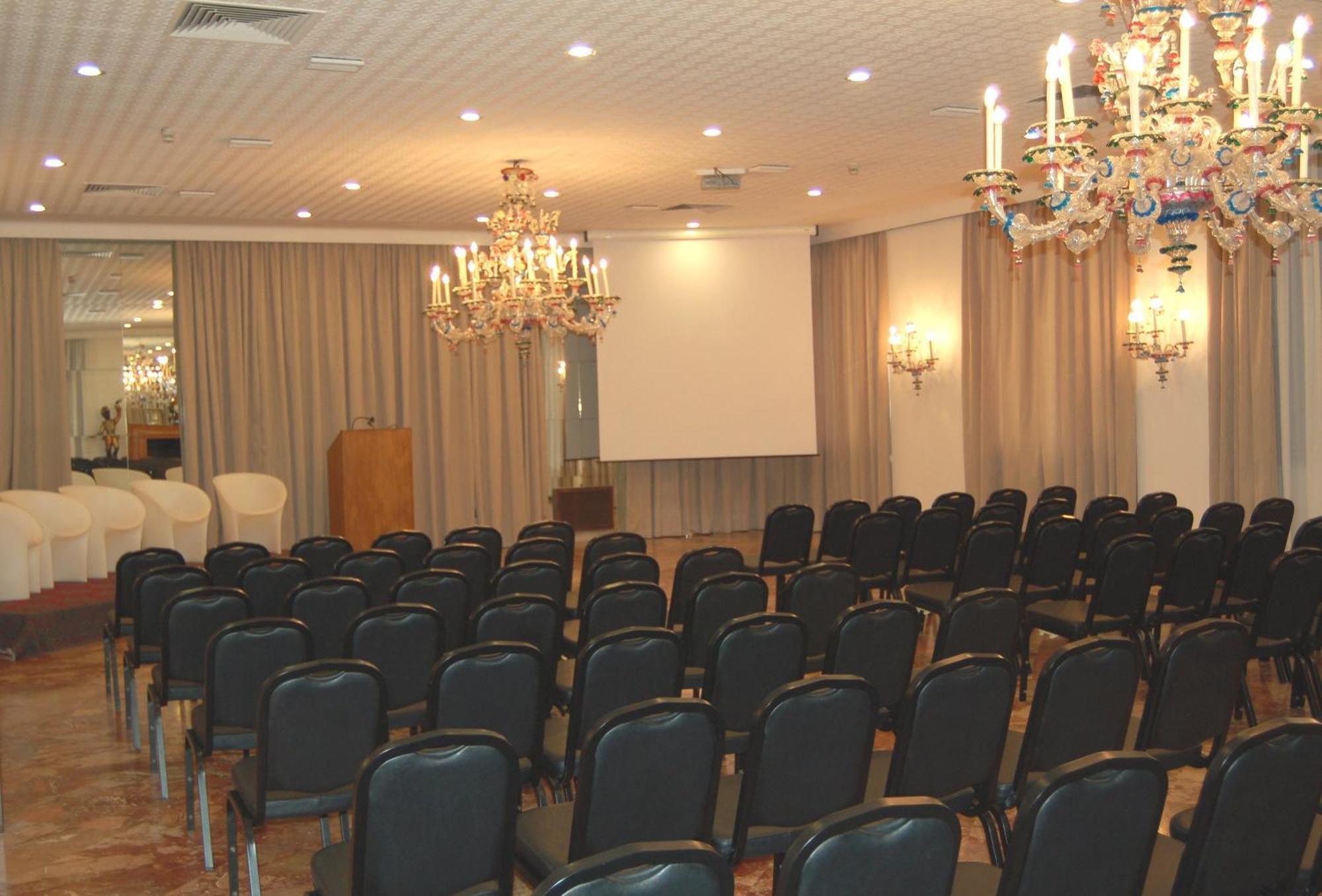 Astoria Hotel Italia Udine Bagian luar foto