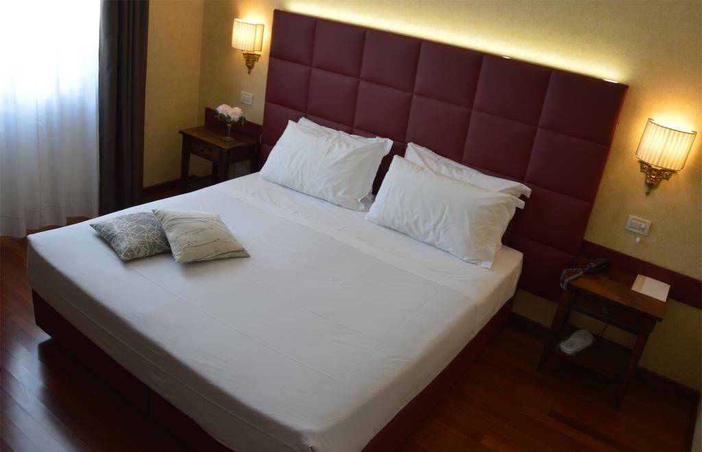 Astoria Hotel Italia Udine Bagian luar foto