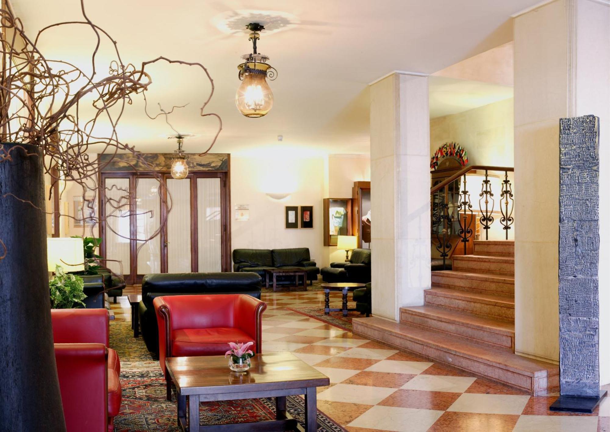 Astoria Hotel Italia Udine Bagian luar foto